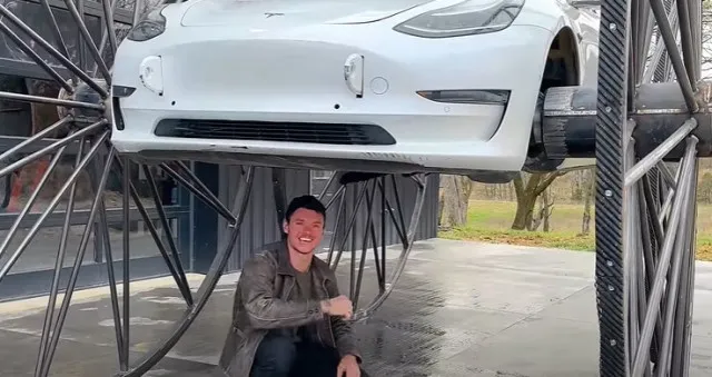 tesla owner causes a stir after adding giant 10-foot buggy wheels and drivi 14983