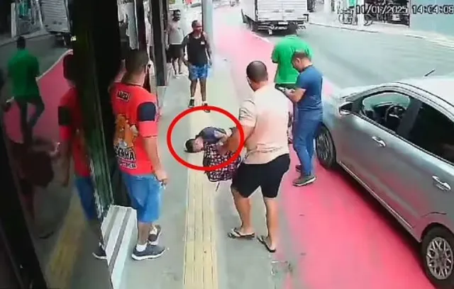 instant karma for handbag thief caught by jiu-jitsu expert 15061