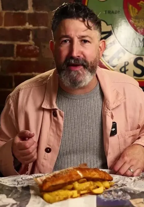 why do fish and chips used to be wrapped in newspaper? 15144