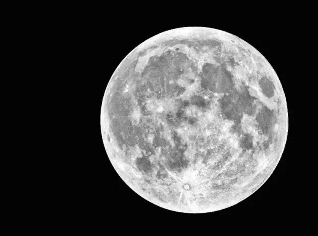 nasa reveals emotional story behind moon plaque honoring 14 astronauts nam 15185