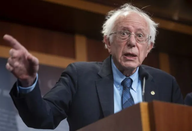 bernie sanders inauguration pose sparks comparisons to 2021 ceremony 15253