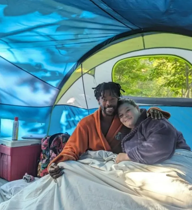couple goes viral for living in a storage unit before being evicted 15393