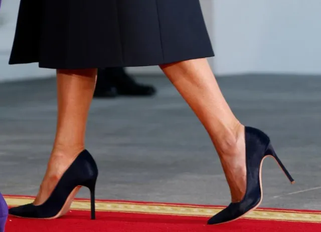 donald trump makes odd comment about melania’s feet after inaugural speech 15363