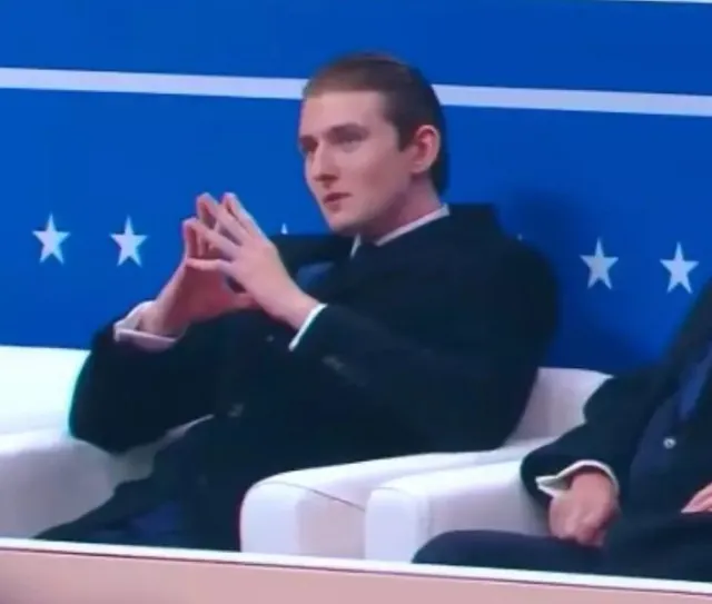 body language expert reveals what barron trumps hand gesture at inaugurati 15468