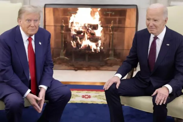 donald-trump-finds-joe-bidens-mysterious-letter-in-oval-office-desk 15504
