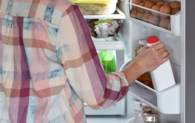 why storing milk in the fridge door could be a bad idea? 15659