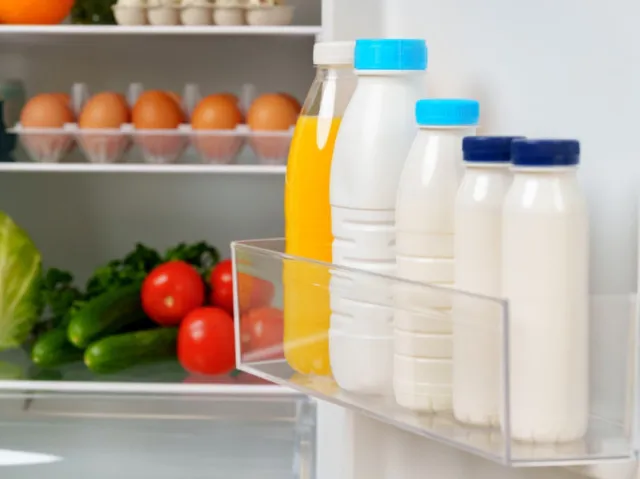 why storing milk in the fridge door could be a bad idea? 15657