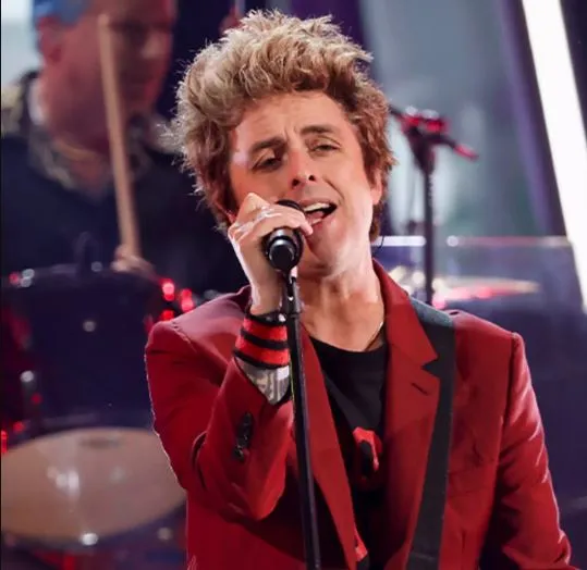 green day takes aim at elon musk with lyric change in ‘american idiot’ 15908