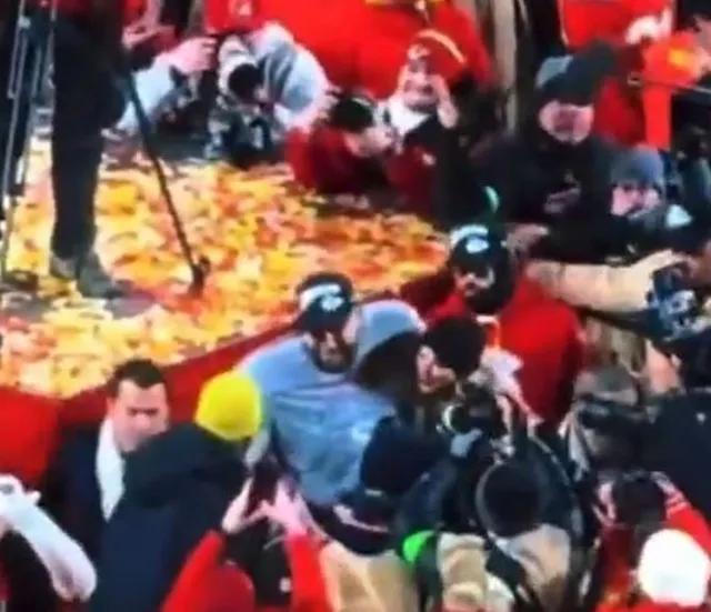 taylor swift and travis kelce celebrate chiefs’ afc victory with patrick ma 15922