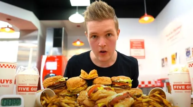 man eats entire five guys 13,000-calorie menu in one hour 16005