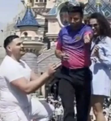 mother removes daughters door over rule-breaking with boyfriend 16080