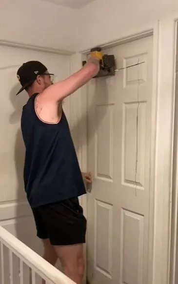 mother removes daughters door over rule-breaking with boyfriend 16075
