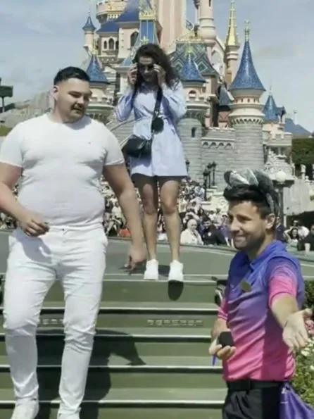 mother removes daughters door over rule-breaking with boyfriend 16078