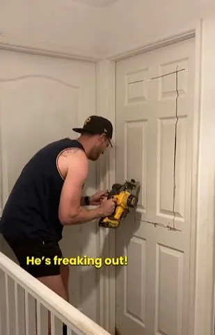 mother removes daughters door over rule-breaking with boyfriend 16073
