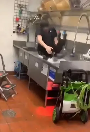 taco bell employee makes a splash with viral sink cannonball on last day 16028