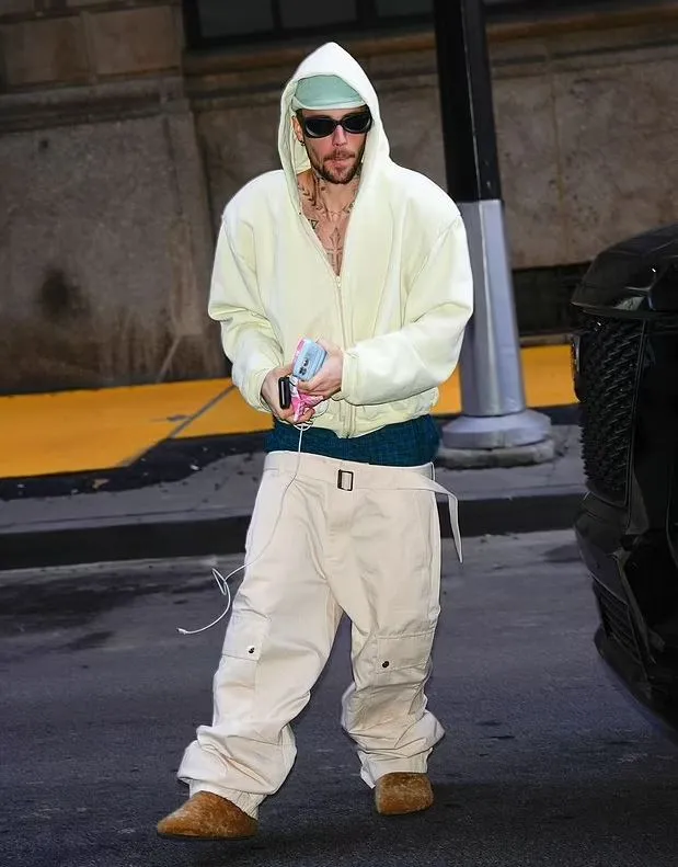 fans concerned for justin biebers health and marriage after he appears hal 16288