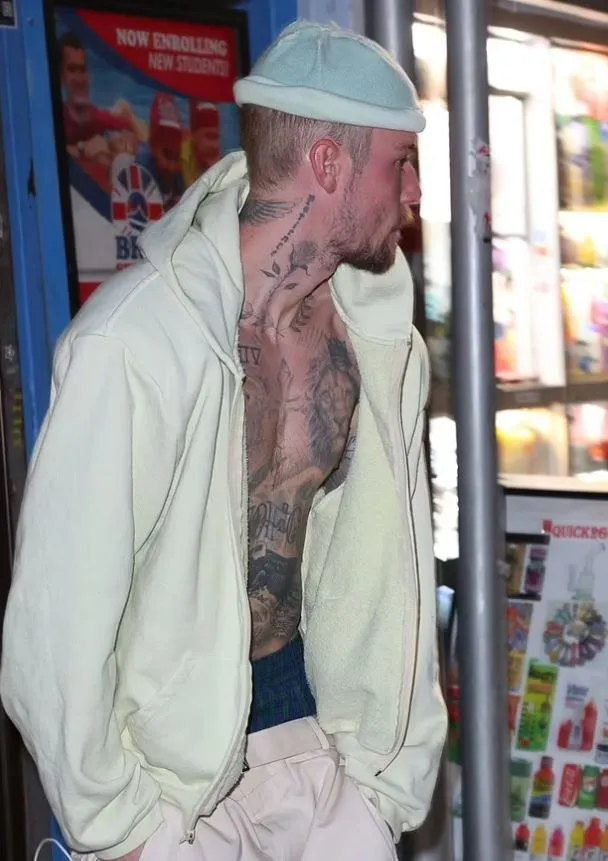 fans concerned for justin biebers health and marriage after he appears hal 16287