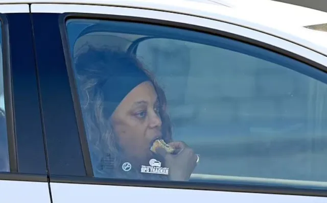 super model tyra bank stuns mcdonalds workers while living a secret life 16317