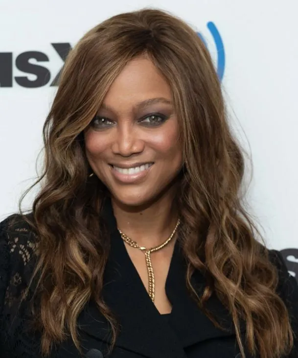 super model tyra bank stuns mcdonalds workers while living a secret life 16313