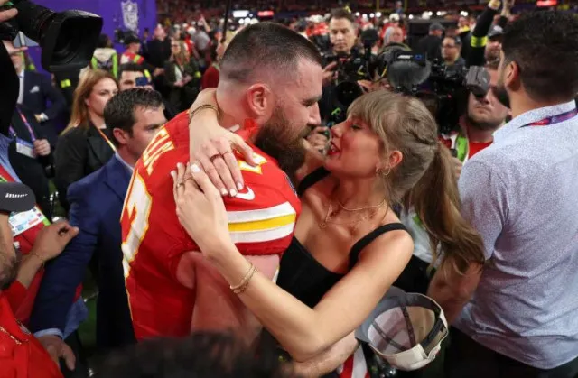 travis kelce gives blunt reply to kanye west question before super bowl 16393