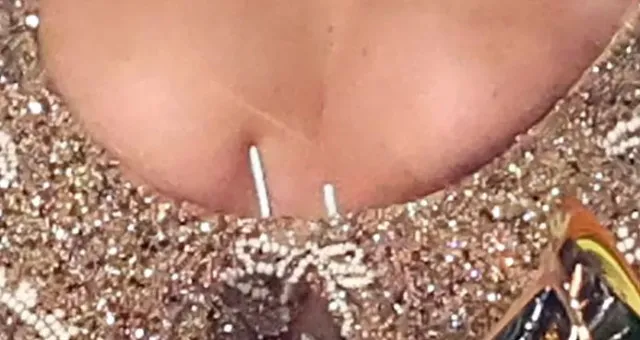 beyonce fans believe jay-z warned her about wardrobe malfunction at the gra 16474