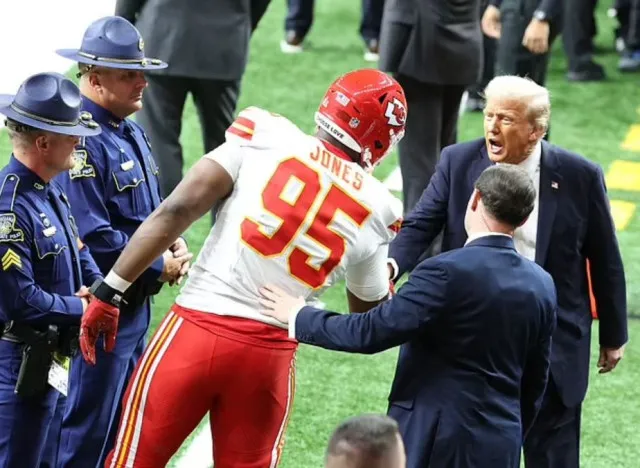 chiefs star stuns internet by meeting trump to handshake before super bowl 16613