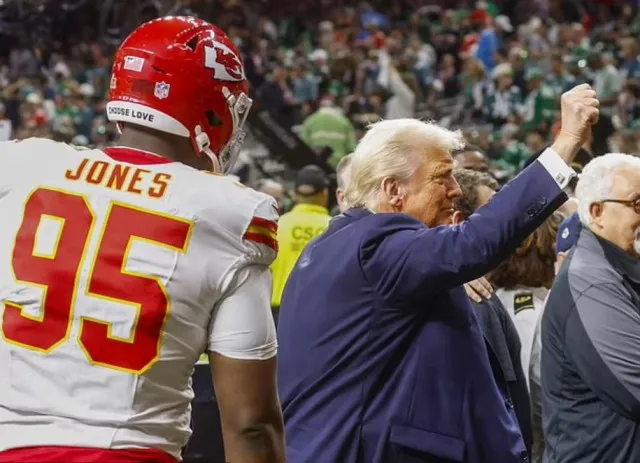 chiefs star stuns internet by meeting trump to handshake before super bowl 16614