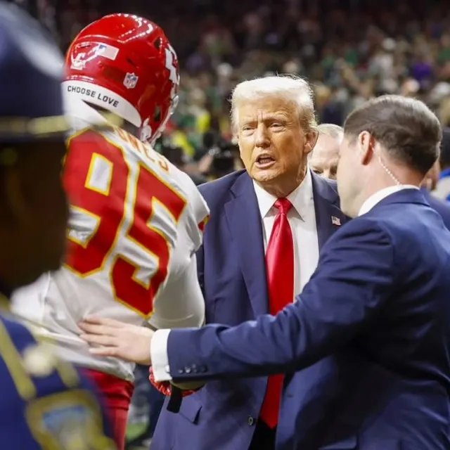 chiefs star stuns internet by meeting trump to handshake before super bowl 16615