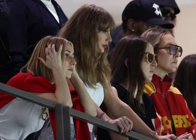 taylor swift booed at super bowl as kansas city chiefs struggle against phi 16552