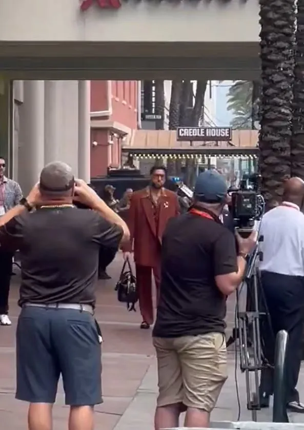 travis kelce stuns fans with bold super bowl outfit 16556