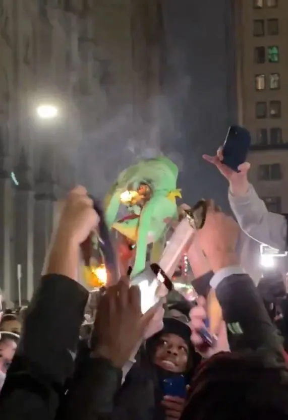 eagles fans criticized after burning kermit puppet and chanting against tay 16652