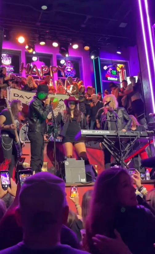 kid rock stuns fans as he storms off stage after slamming the audience for 16763