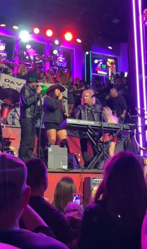 kid rock stuns fans as he storms off stage after slamming the audience for 16764