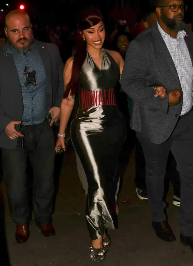 cardi b blames president trump for the damage of her $3k shoes at super bow 16943