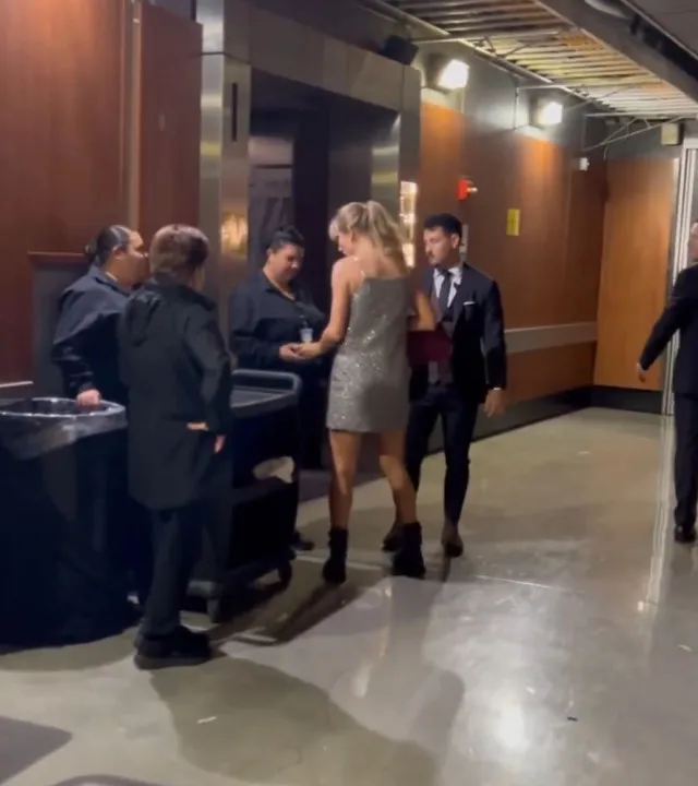 taylor swift praised after footage of her tipping grammys workers just days 16873