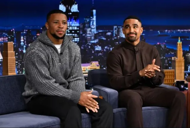 eagles player saquon barkley defends taylor swift after she was booed at su 17166