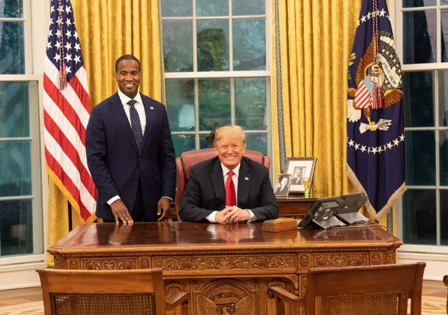 people baffled after witnessing what donald trump hung up outside the oval 17397