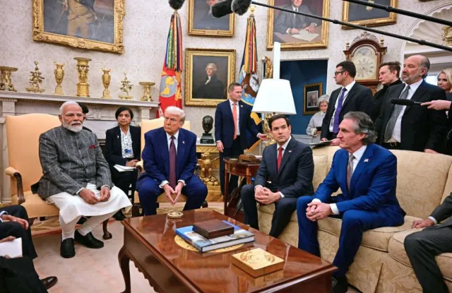 people baffled after witnessing what donald trump hung up outside the oval 17399