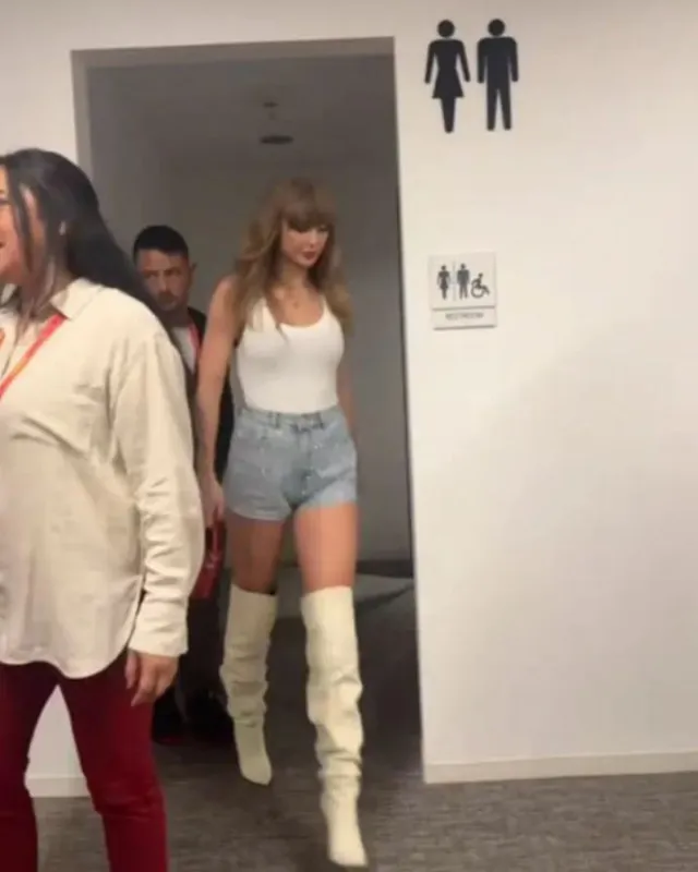 taylor swift fans express concerns after photo shows her bodyguard leaving 17407