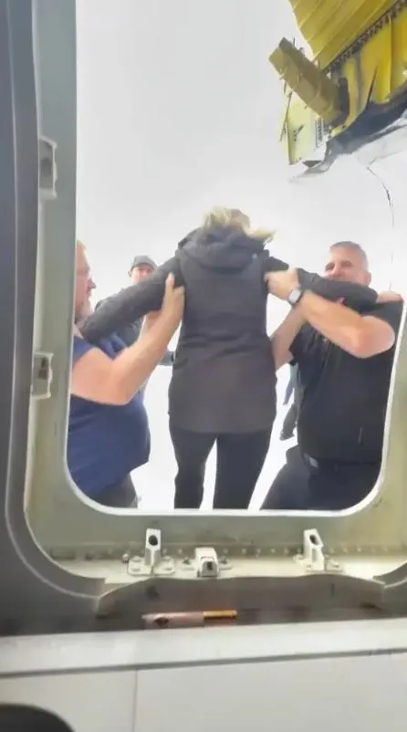 passenger captures moment of escape after delta plane flips on runway 17532