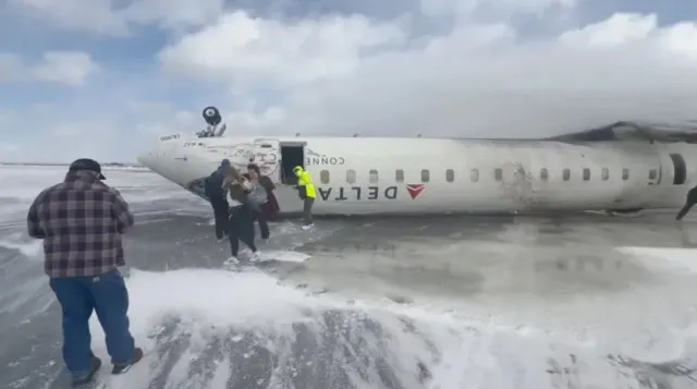 passengers criticized for grabbing luggage after delta airlines plane flips 17460