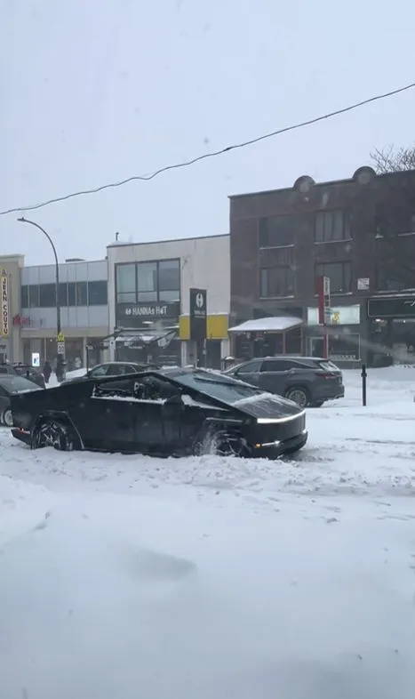 people baffled as tesla cybertruck struggles to move in snow while other ve 17466