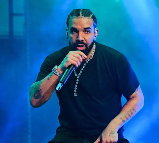 drake fans slammed for dystopian behavior 17714