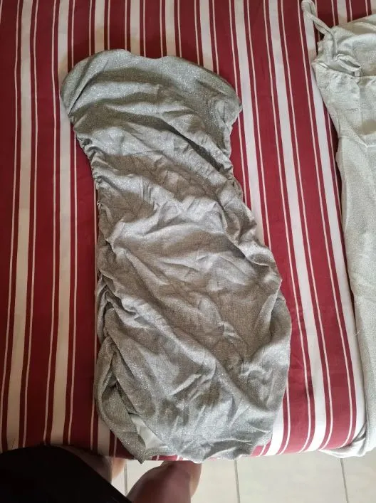 model devastated after $135 online dress order turns into a nightmare 17642