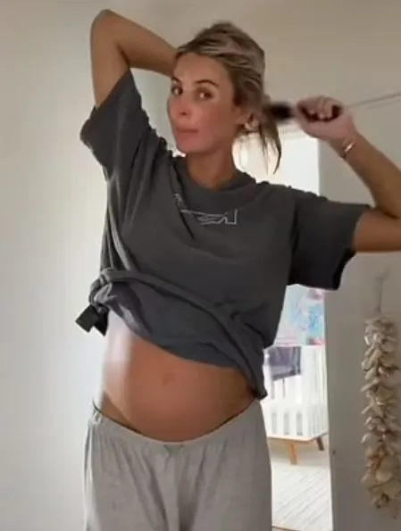 mum blow-dries hair and fake tans before labour to look good 17748