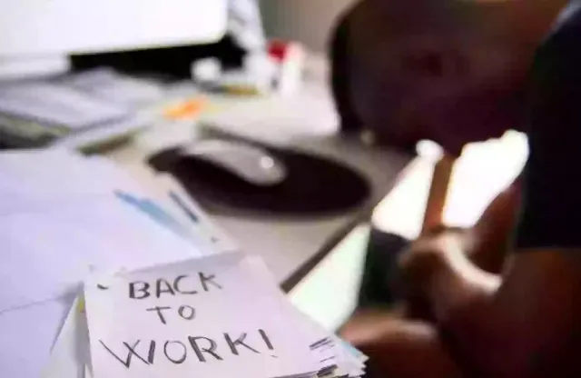 employee blocks boss after repeated off-hours messages 17783
