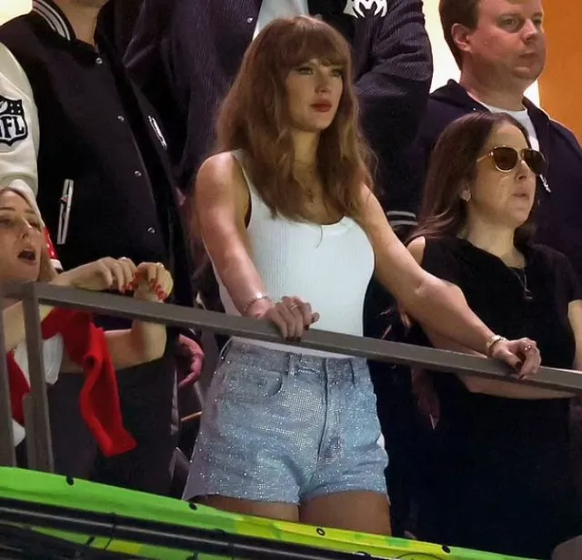 taylor swift suffers another major setback after being booed at the super b 17980