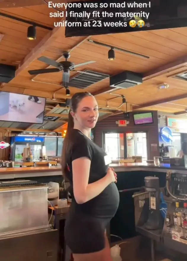 hooters server pray get a big tip as embraces maternity uniform while servi 18111