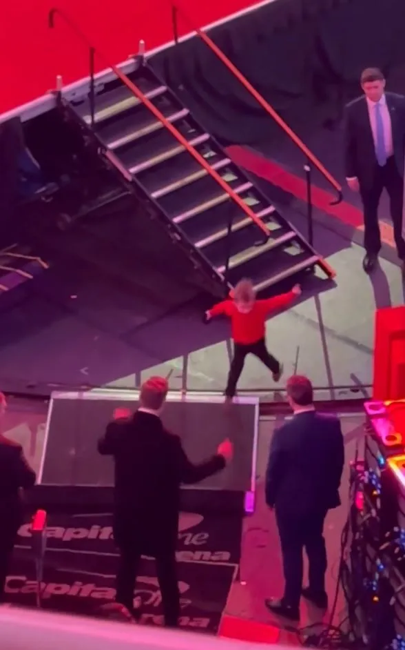 viral video of elon musk abandoning his son called fake as full clip su 18071