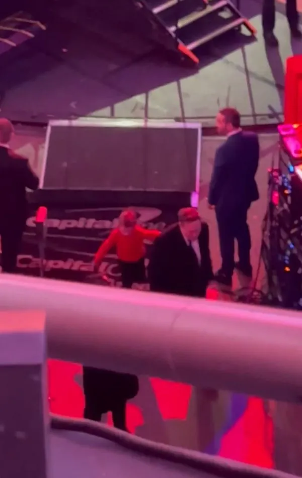 viral video of elon musk abandoning his son called fake as full clip su 18070